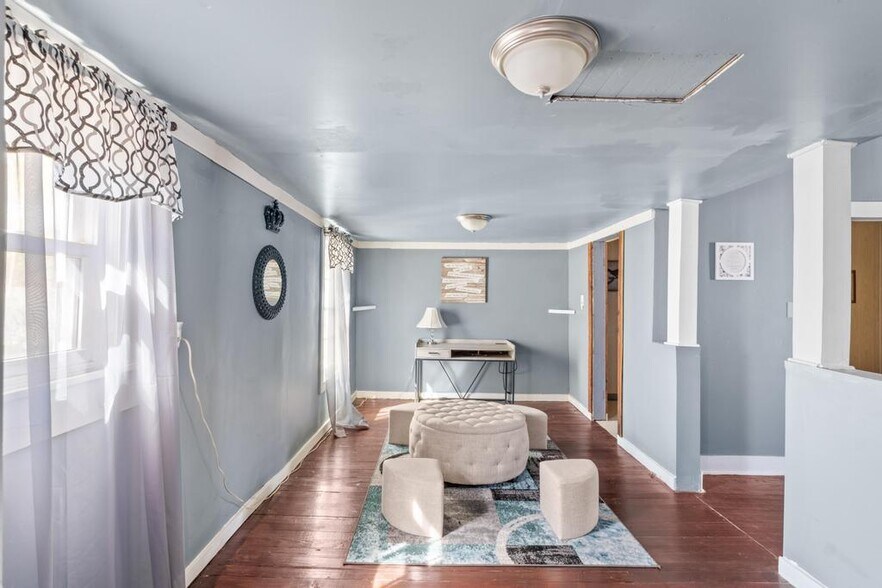 More Photos Of 450 S Oak St, Jackson Storefront Retail Office For Sale