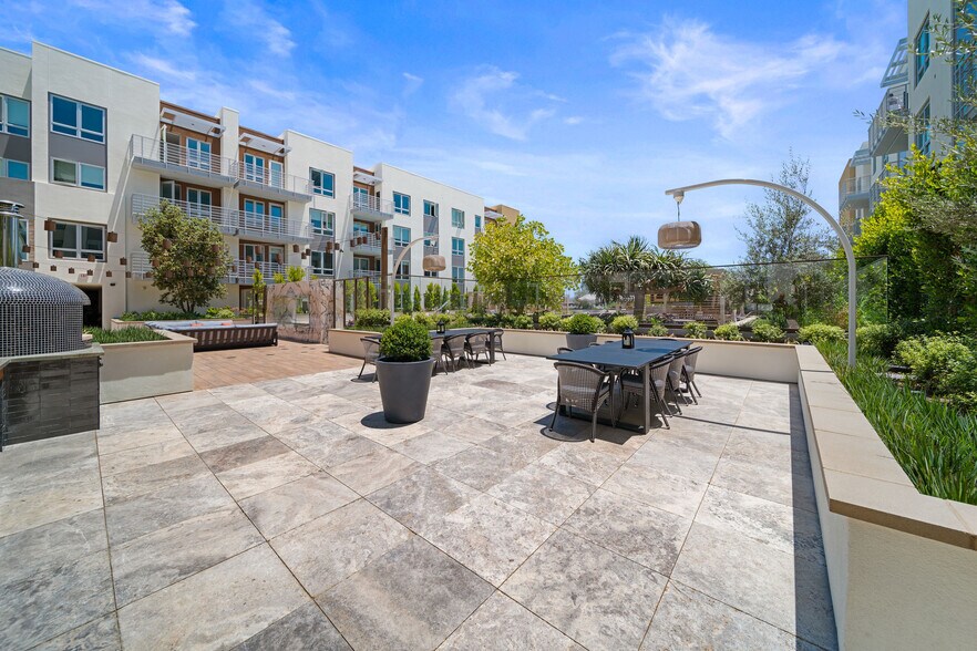 More Photos Of 585 Anton Blvd, Costa Mesa Apartments For Lease