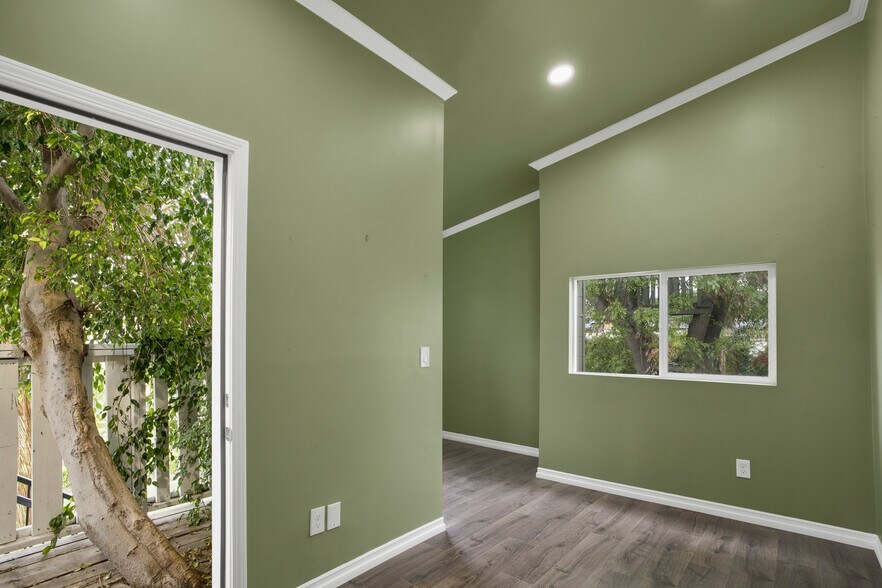 More Photos Of 801 W Whittier Blvd, La Habra Storefront Retail Residential For Sale