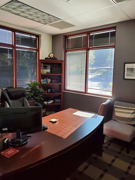 More Photos Of 9019 Overlook Blvd, Brentwood Office For Lease