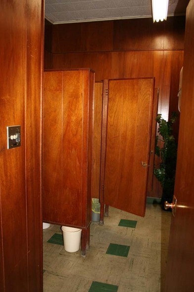 More Photos Of 217 W 6th St, Connersville Storefront For Sale