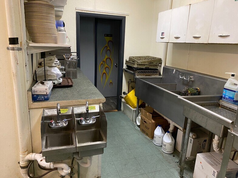 More Photos Of 102 N Main St, Albany Restaurant For Sale