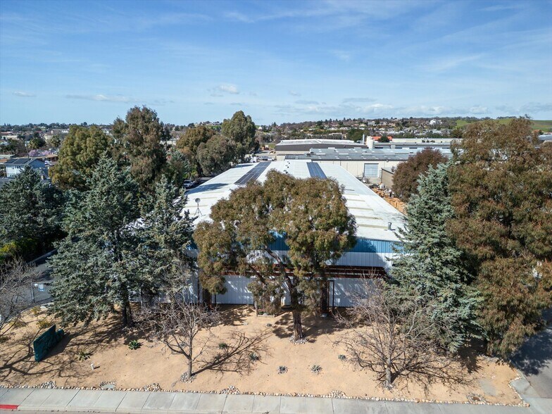 More Photos Of 325 Santa Bella, Paso Robles Warehouse For Lease