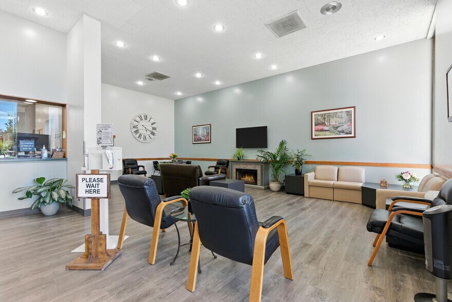 More Photos Of 400 NE Roberts Ave, Gresham Medical For Sale