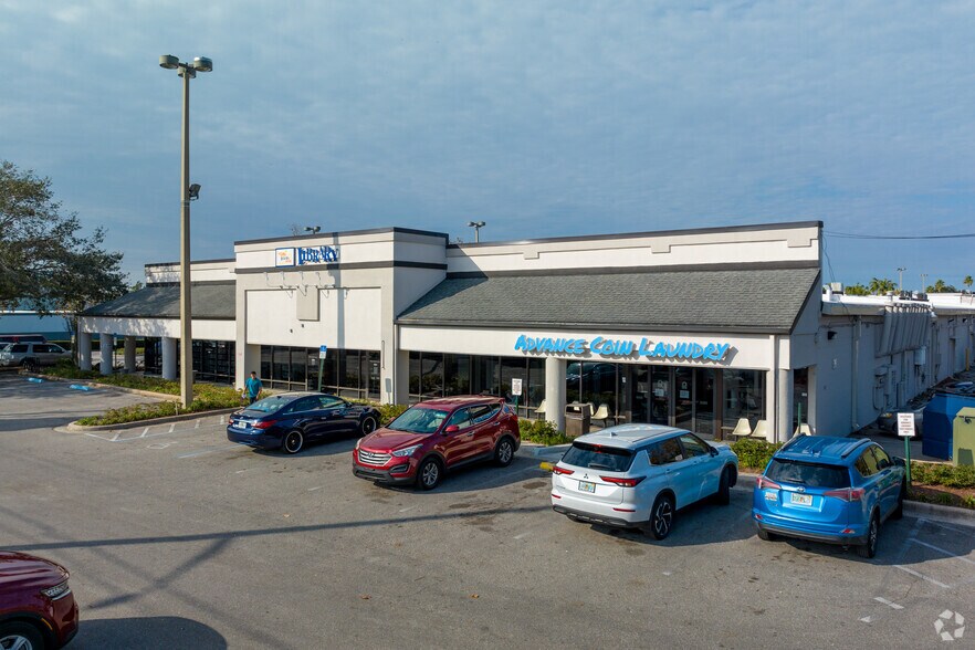 More Photos Of 5575 S Semoran Blvd, Orlando Unknown For Lease
