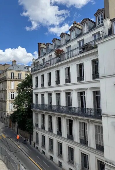 More Photos Of 85 Rue Taitbout, Paris Office For Sale