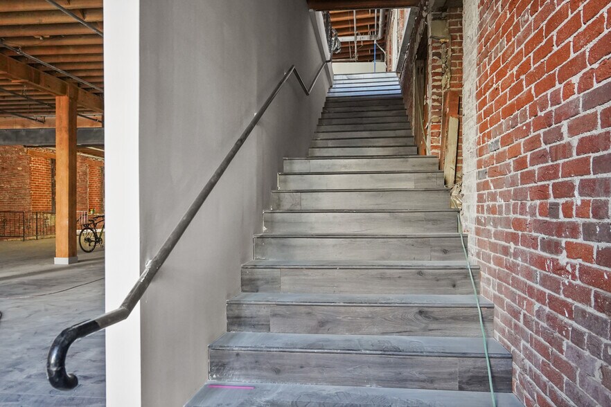 More Photos Of 3310 S Main St, Los Angeles Warehouse For Lease