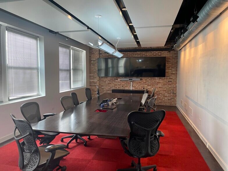 More Photos Of 4646-4660 N Ravenswood Ave, Chicago Office For Sale