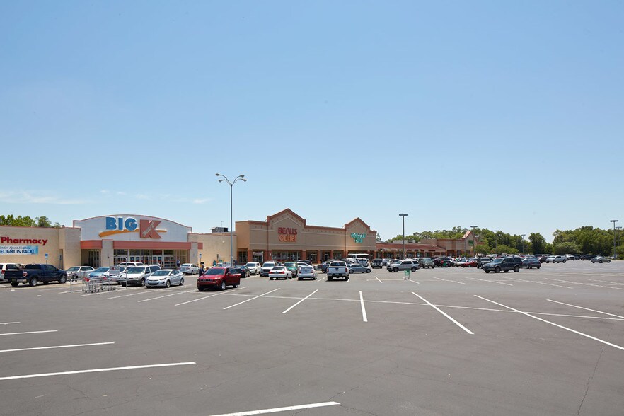 More Photos Of 135 Town and Country Dr, Palatka General Retail For Lease