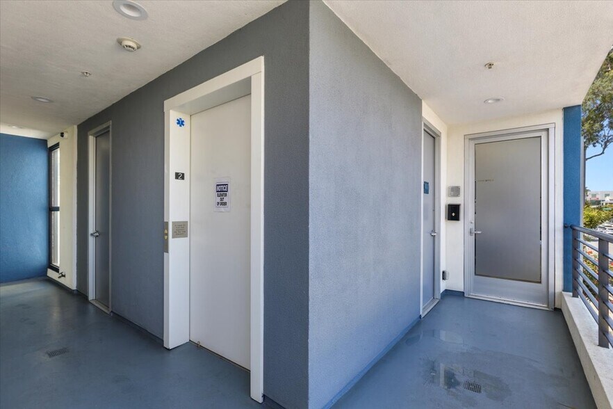 More Photos Of 930-932 Manhattan Beach Blvd, Manhattan Beach Office Residential For Sale