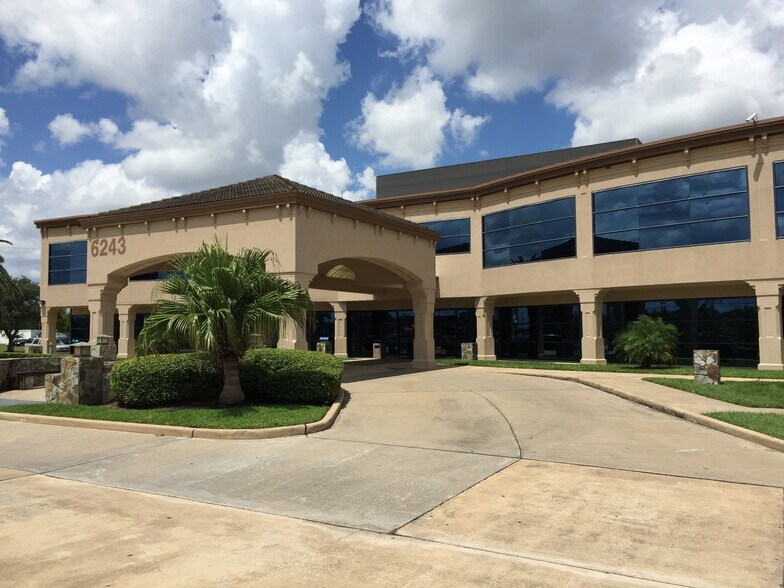 More Photos Of 6243 Fairmont Pky, Pasadena Medical For Lease