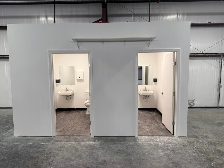More Photos Of 3943 S Interstate 35, New Braunfels Unknown For Lease