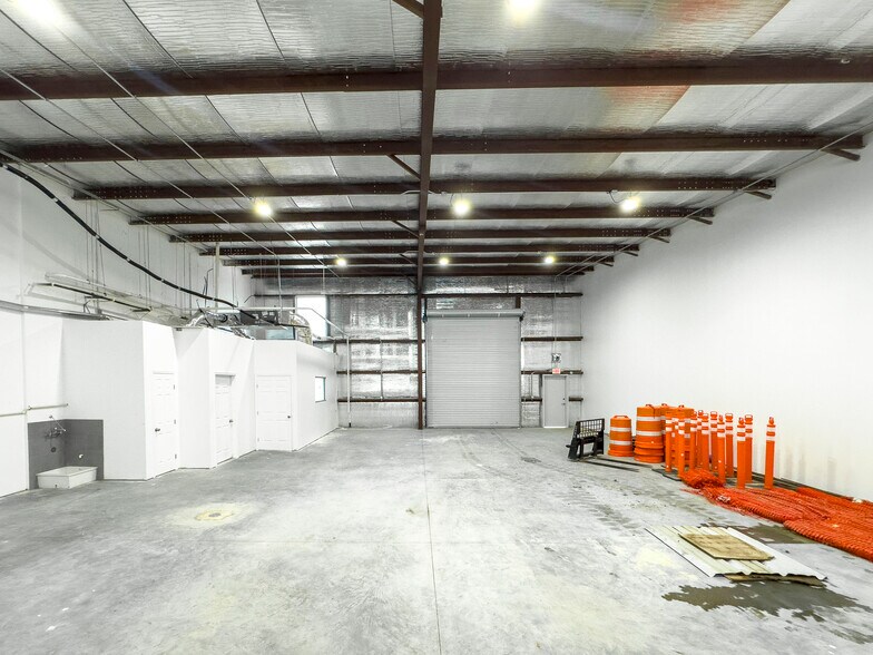 More Photos Of 9013 Pagewood Ln, Houston Warehouse For Sale