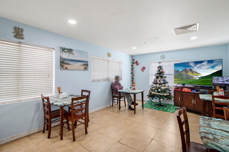 More Photos Of 820 15th St N, Saint Petersburg Assisted Living For Sale