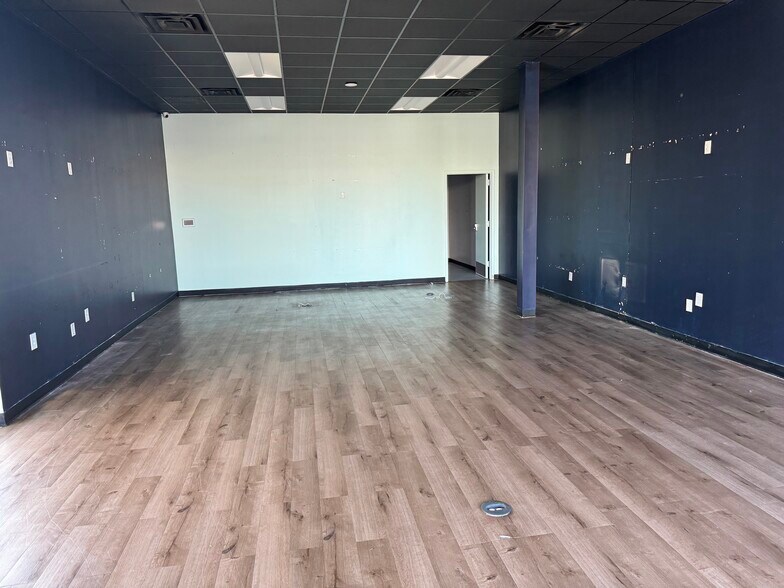 More Photos Of 7709 McPherson Rd, Laredo Freestanding For Lease