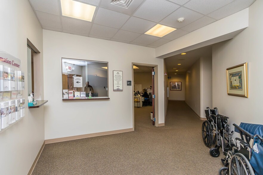 More Photos Of 5323-5345 Hendron Rd, Groveport Medical For Lease