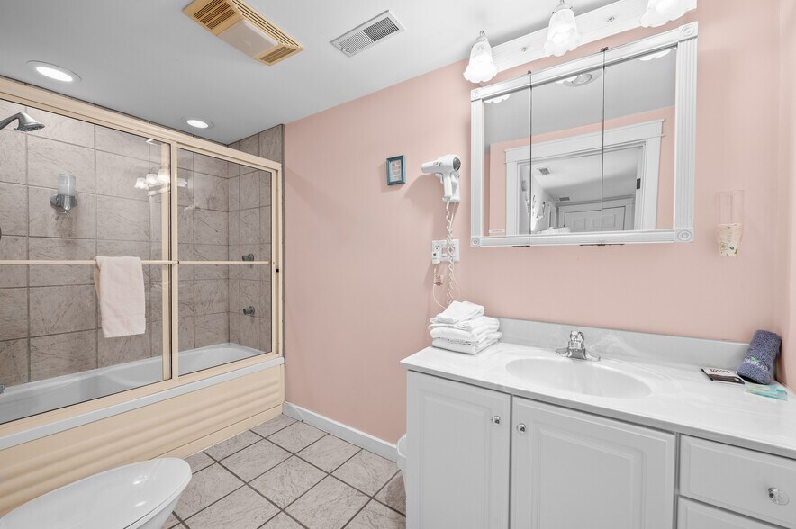 More Photos Of 231 E Buffalo St, New Buffalo Hotel For Sale