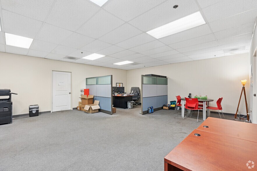 More Photos Of 53A Bonaventura Dr, San Jose Warehouse For Lease