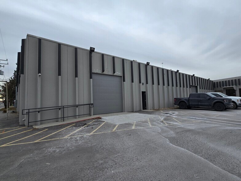 More Photos Of 7050 S 400 W, Midvale Showroom For Lease