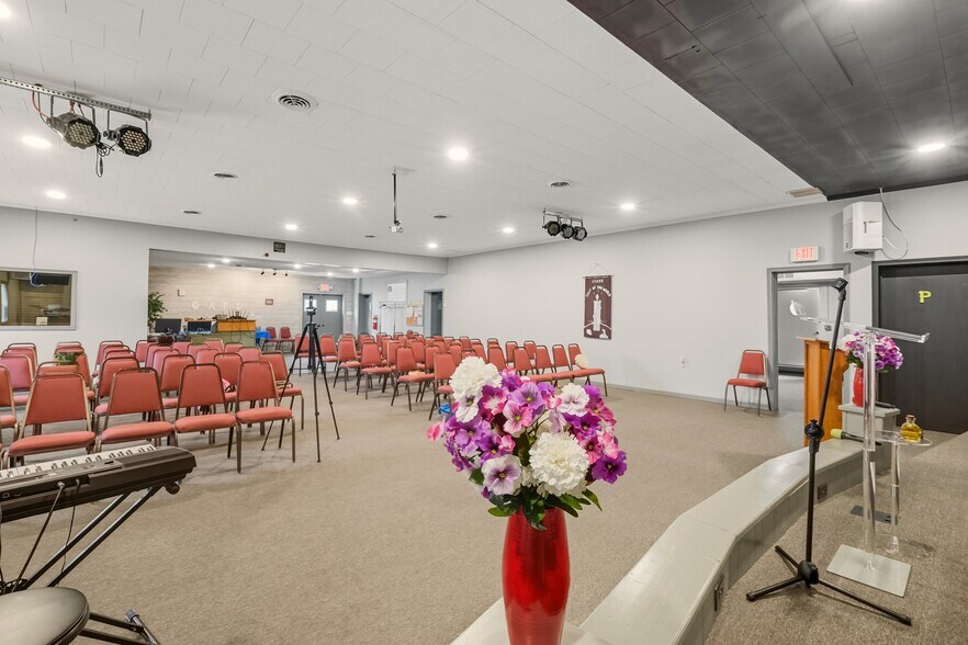 More Photos Of 1400 Paradise View St, Mansfield Office For Sale