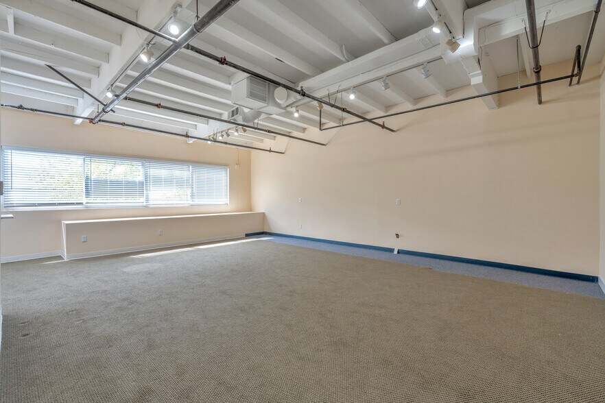More Photos Of 74 Digital Dr, Novato Warehouse For Sale