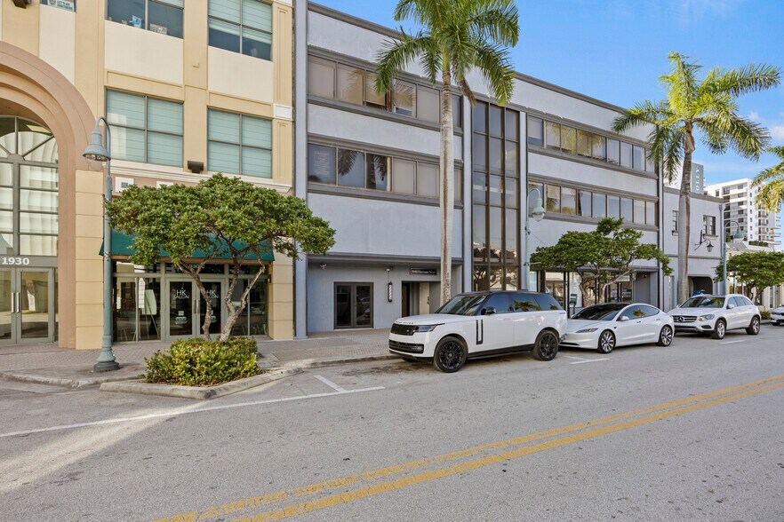 More Photos Of 1940 Harrison St, Hollywood Office For Lease