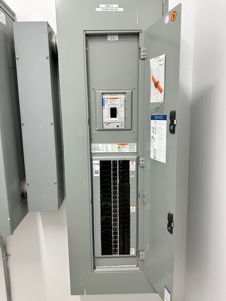 More Photos Of 1690 Hayes Ave, Long Beach Manufacturing For Lease