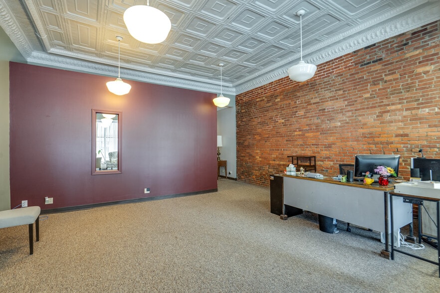 More Photos Of 121-127 E Main St, Ravenna Storefront Retail Office For Sale