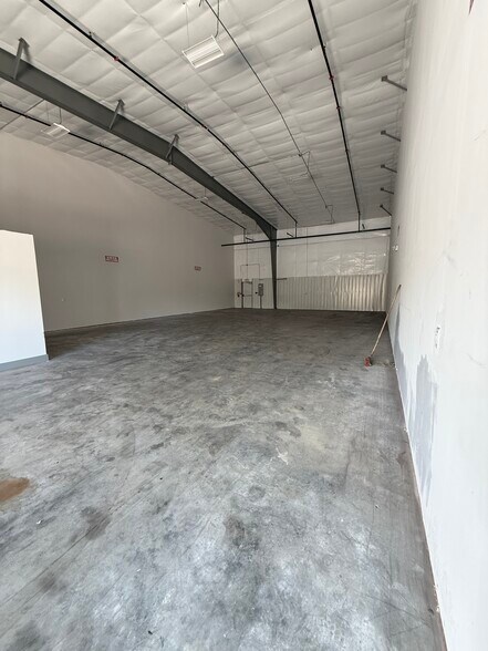 More Photos Of 9198 Ulmerton Rd, Largo Industrial For Lease