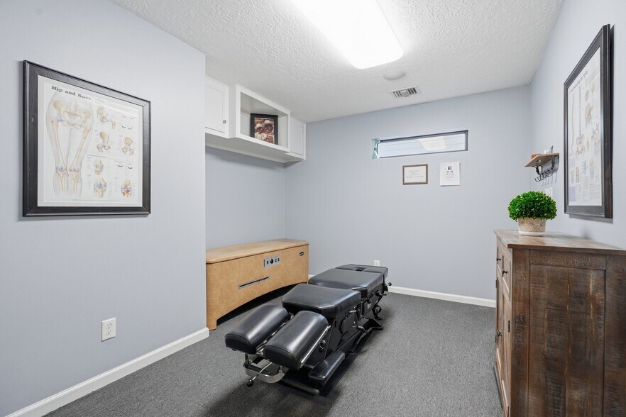 More Photos Of 12325 Scarsdale Blvd, Houston Medical For Sale