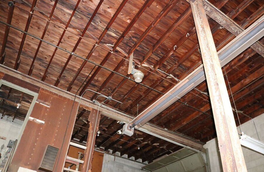 More Photos Of 113 S Dean St, Adrian Service For Sale