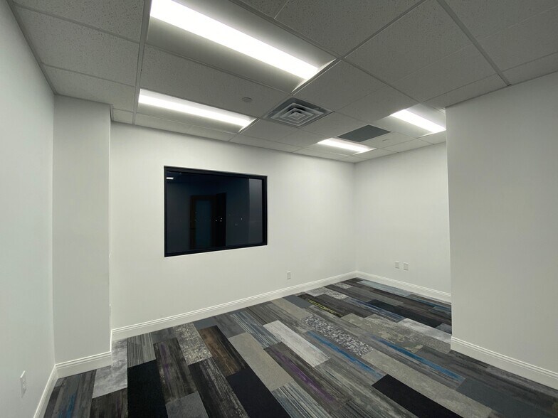 More Photos Of 100 S Maryland Pky, Las Vegas General Retail For Sale