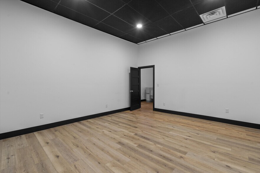 More Photos Of 10203 Old Manchaca Rd, Austin Flex For Lease