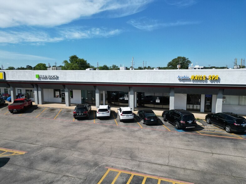 More Photos Of 102-110 Midtown Dr, Kilgore General Retail For Lease