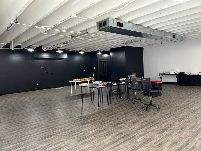 More Photos Of 440-448 S Main St, Englewood Unknown For Lease