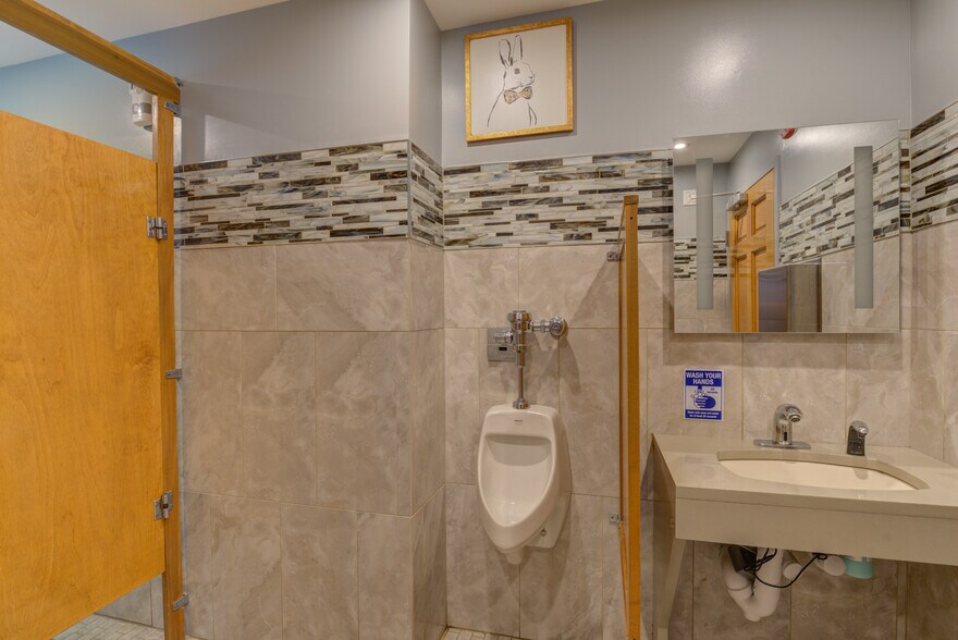 More Photos Of 200 Shore Rd, Ogunquit Restaurant For Sale