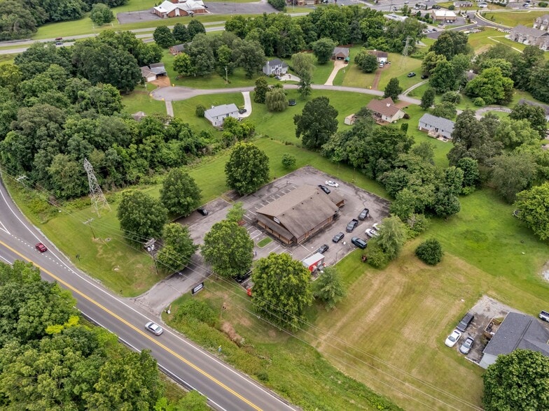 More Photos Of 207 Highway 96 N, Fairview Showroom For Sale