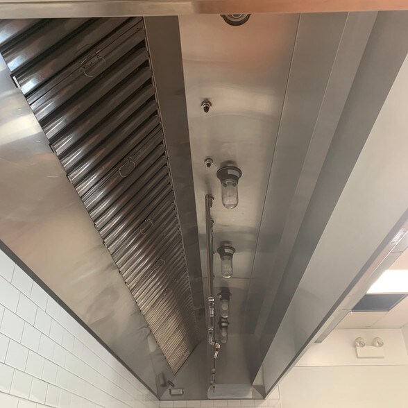 More Photos Of 1700 W Division St, Chicago Apartments For Lease