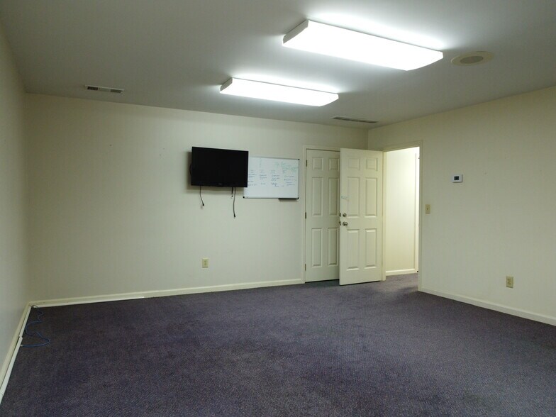 More Photos Of 3218 Mill St, Covington Medical For Sale