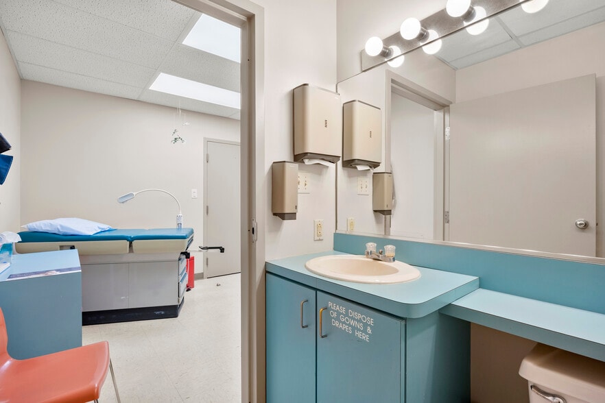 More Photos Of 2 Chelsea Pl, Clifton Park Medical For Sale