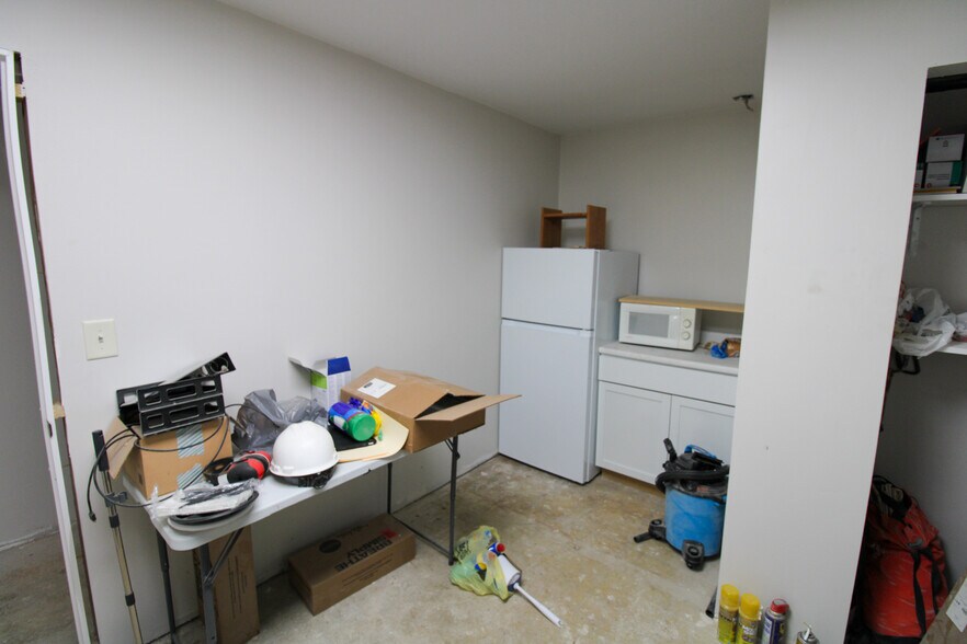More Photos Of 107 8th Ave SW, Kasson Specialty For Sale