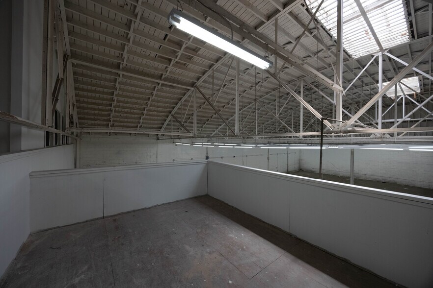 More Photos Of 326-330 W 58th St, Los Angeles Warehouse For Sale