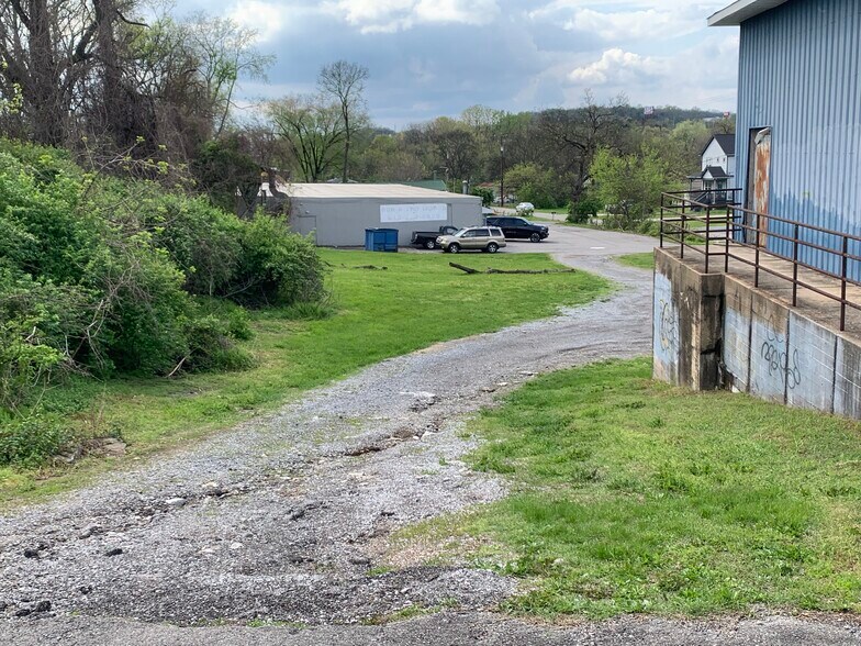 More Photos Of 2208 Dickerson Pike, Nashville Warehouse For Lease