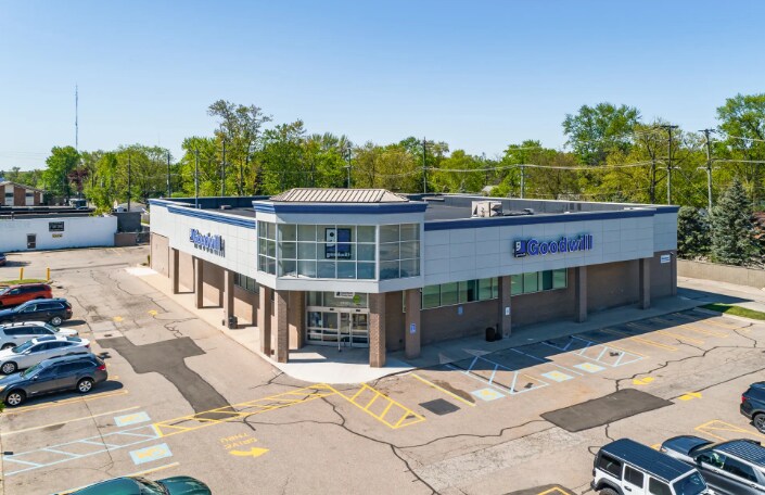 Primary Photo Of 28901 Greenfield Rd, Southfield Drugstore For Sale