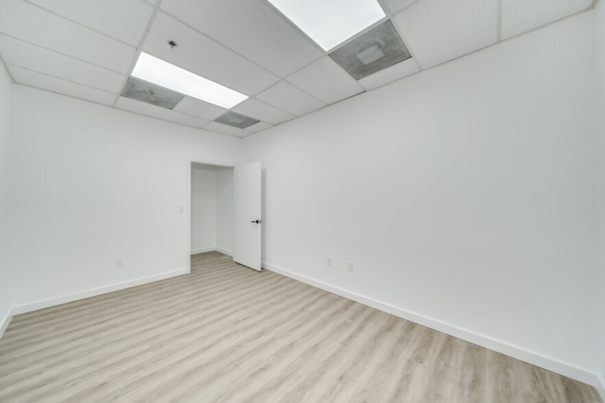 More Photos Of 7500 NW 25th St, Miami Warehouse For Lease