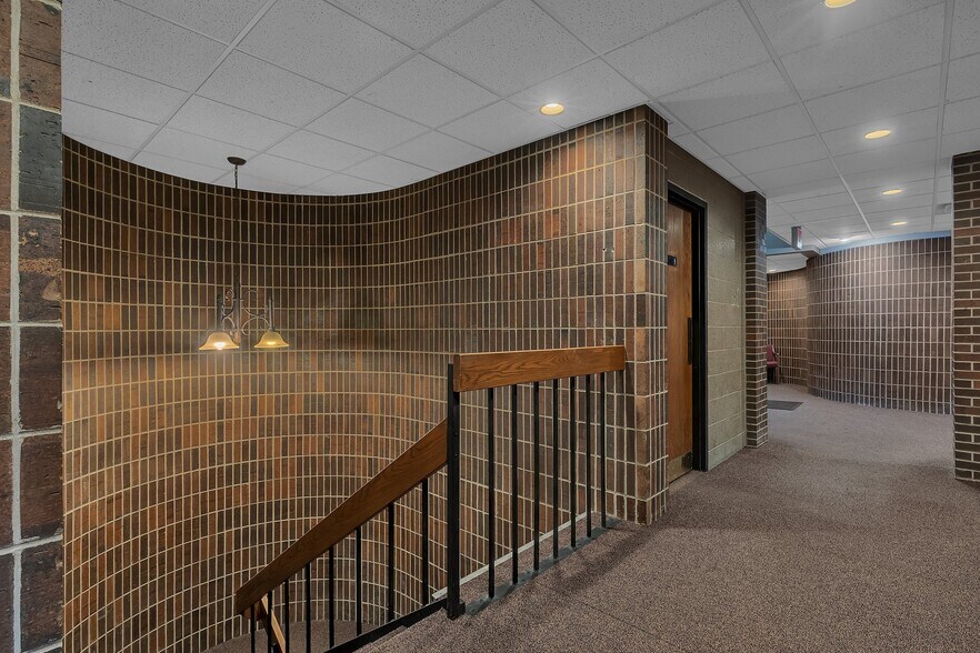 More Photos Of 10 Riverside Ave S, Sartell Office For Lease