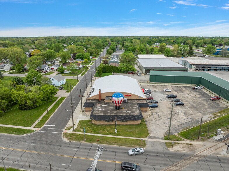 More Photos Of 2419 Lapeer Rd, Port Huron General Retail For Sale