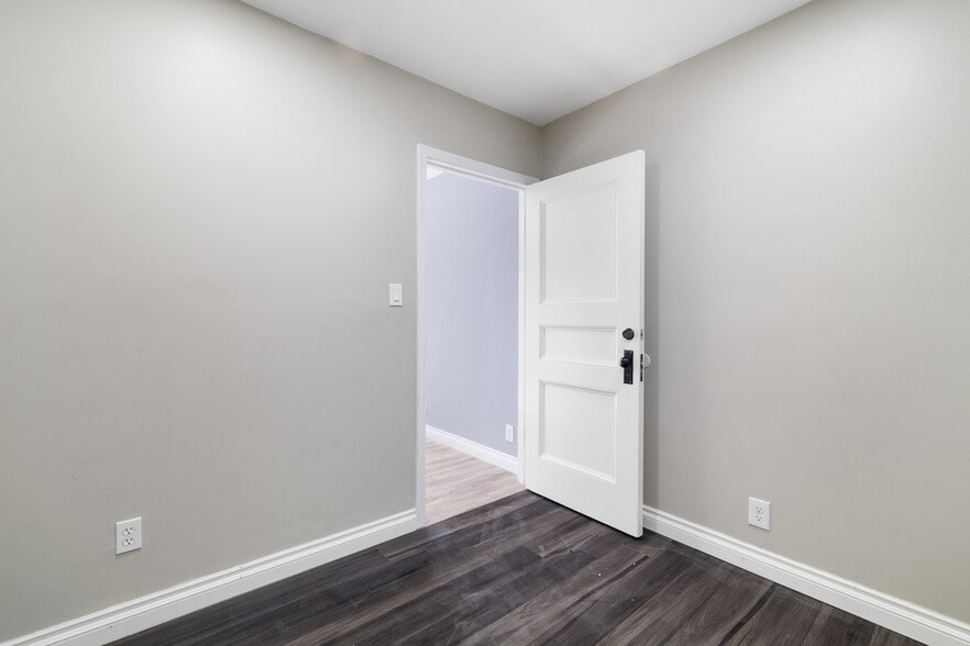 More Photos Of 5709 E Beverly Blvd, Los Angeles Office Residential For Sale