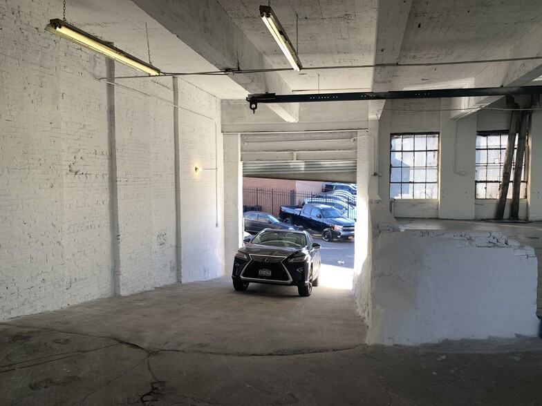 More Photos Of 4410 Park Ave, Bronx Warehouse For Lease