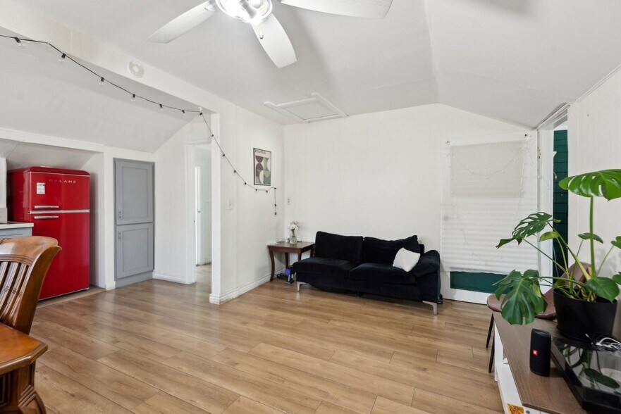 More Photos Of 426 Ivy St, Glendale Apartments For Sale